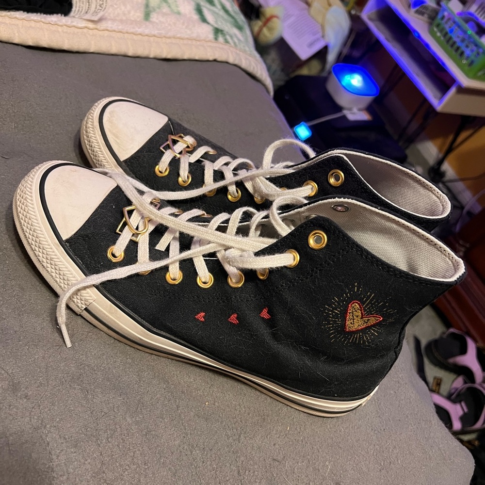 Converse Valentines Day 2022